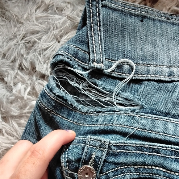 SALE. Almost Famous - Well-loved Skinny Jeanz - Picture 7 of 7